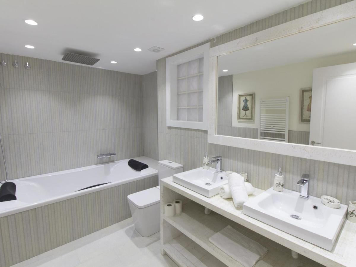 Sitges Spaces Mediterranean Apartments 5 Bedrooms, 4 Bathrooms, 75M2 Terrace, Centre Sitges- Sleeps 11 Εξωτερικό φωτογραφία